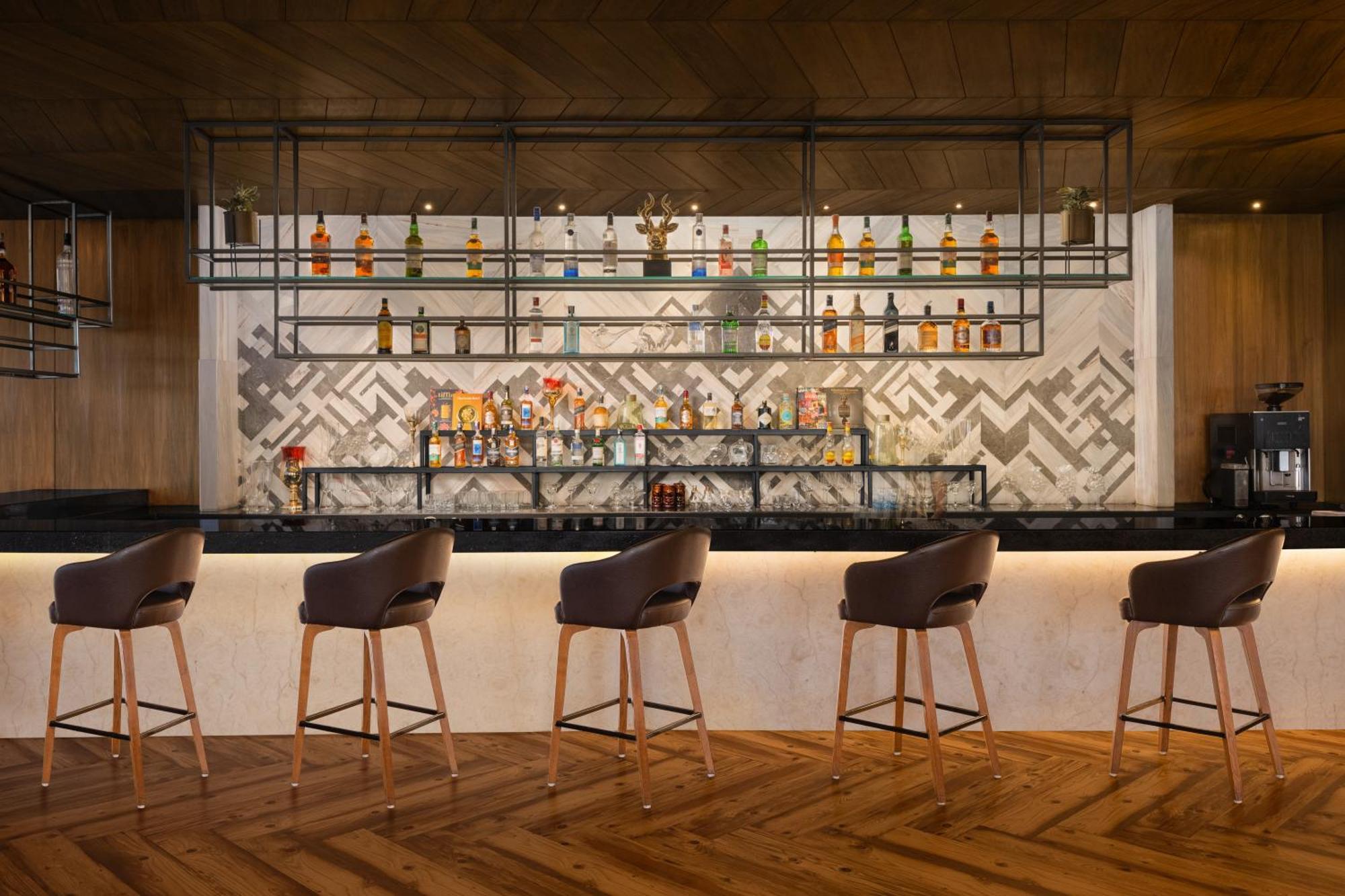 阿姆利则庭院酒店 外观 照片 The bar at the hotel